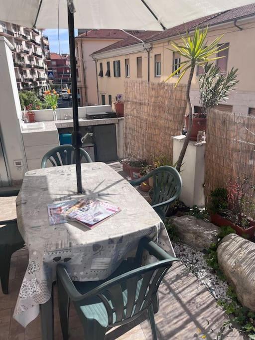 La Casa Del Sole Villa Imperia Bagian luar foto